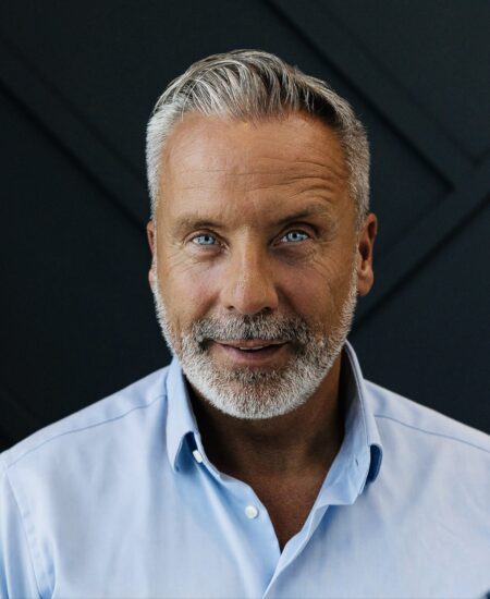 Jörg A.